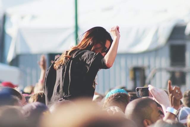 Meisje op festival