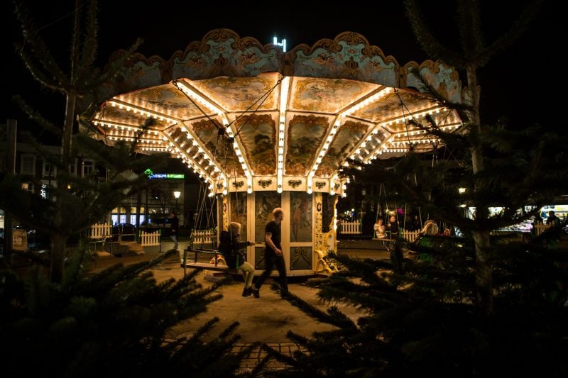 Ouderwetse zeefmolen op kerstmarkt in Den Haag