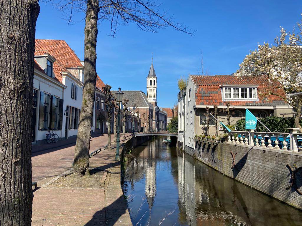 Een rustige Langegracht in Amersfoort. Foto: Ingelise de Vries