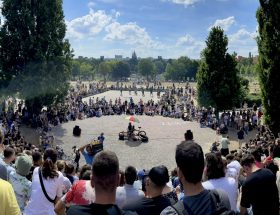 Mauerpark tijdens de zomer in Berlijn